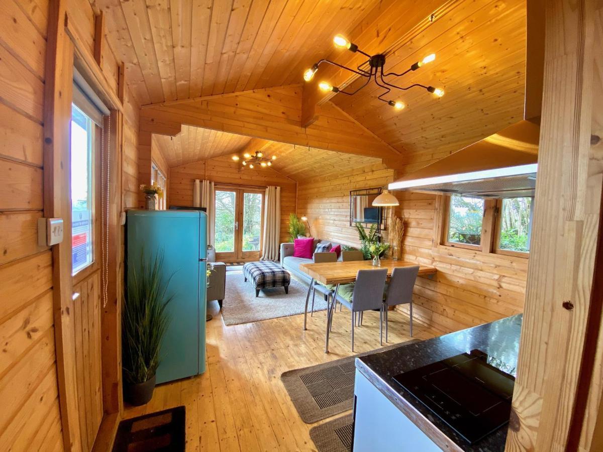 Yealm Cabin Self Catering Log Cabin In Devon With Hot Tub Plymouth Buitenkant foto