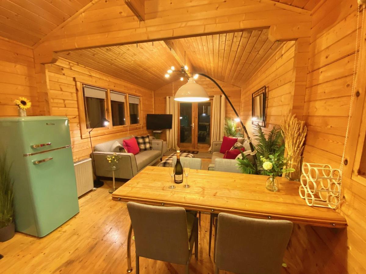 Yealm Cabin Self Catering Log Cabin In Devon With Hot Tub Plymouth Buitenkant foto