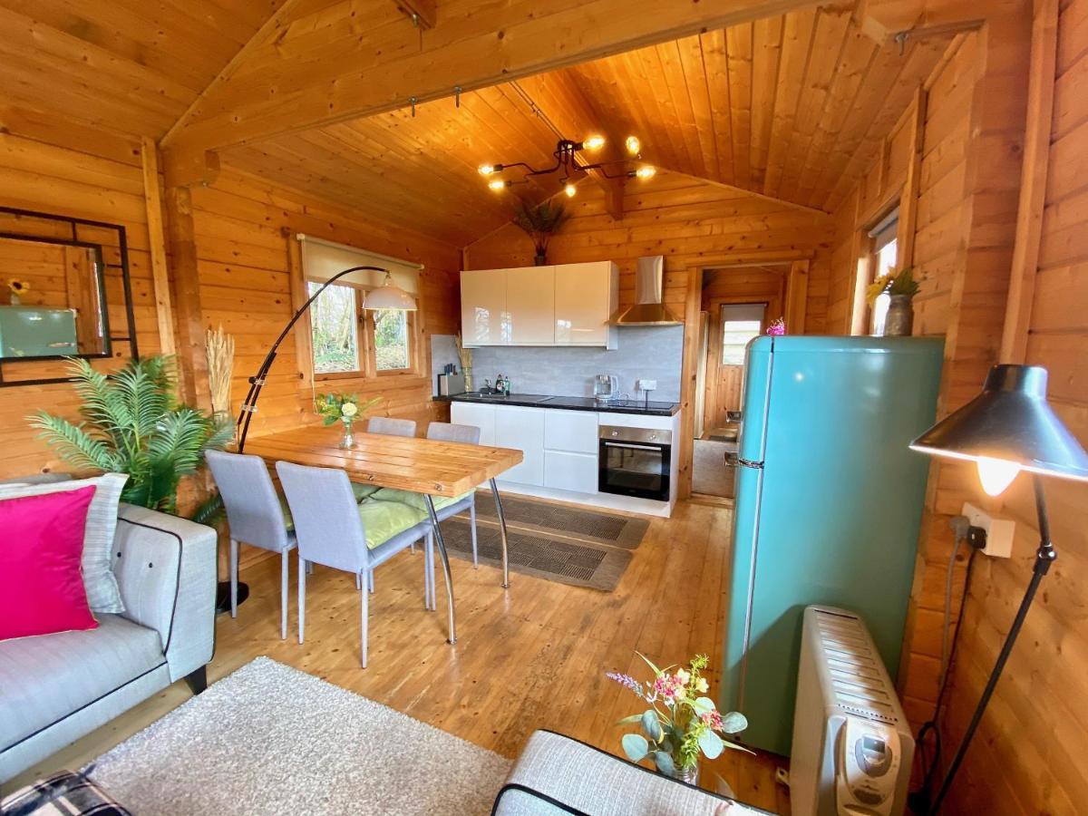 Yealm Cabin Self Catering Log Cabin In Devon With Hot Tub Plymouth Buitenkant foto