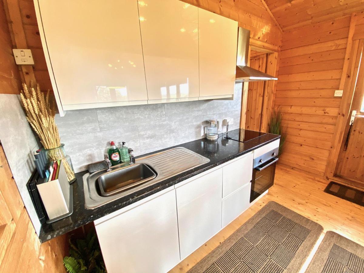 Yealm Cabin Self Catering Log Cabin In Devon With Hot Tub Plymouth Buitenkant foto