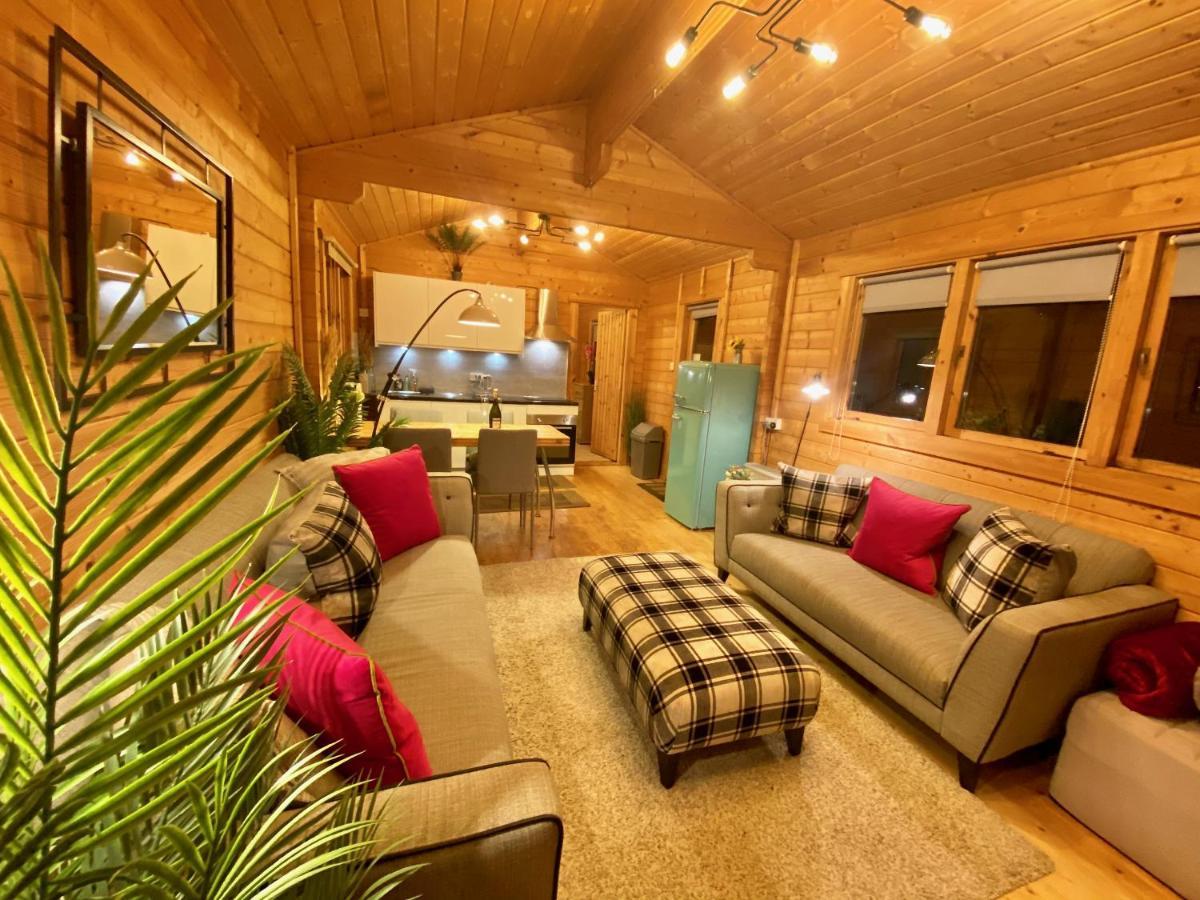Yealm Cabin Self Catering Log Cabin In Devon With Hot Tub Plymouth Buitenkant foto