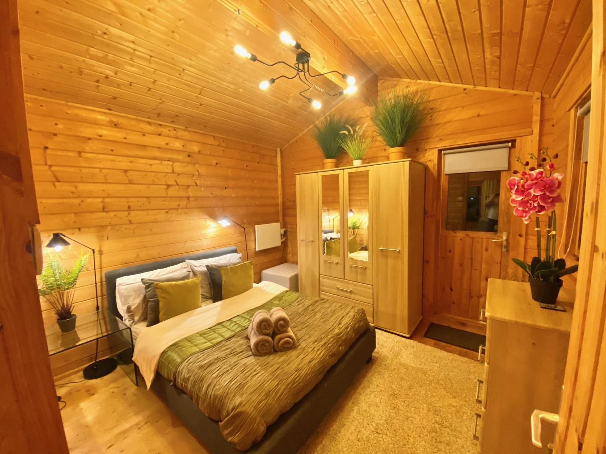 Yealm Cabin Self Catering Log Cabin In Devon With Hot Tub Plymouth Buitenkant foto