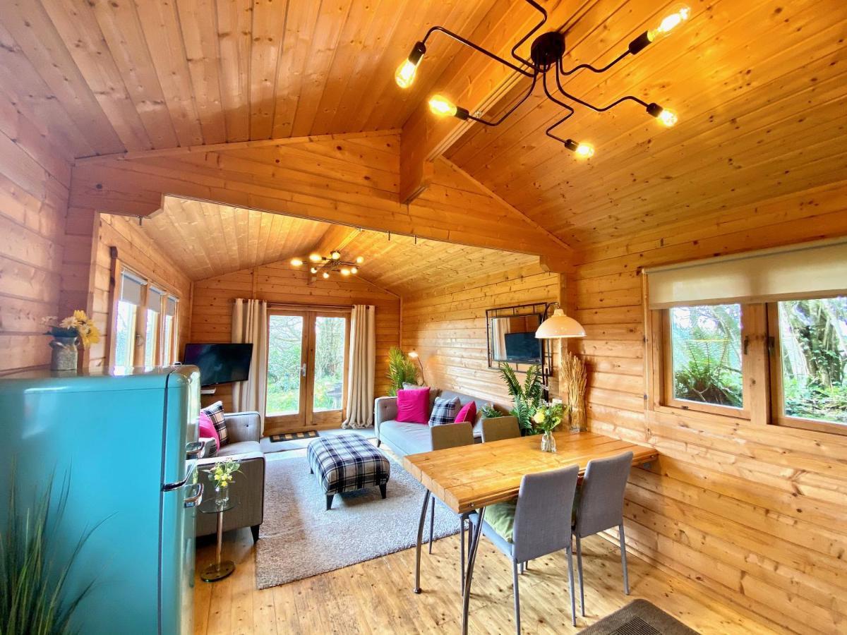 Yealm Cabin Self Catering Log Cabin In Devon With Hot Tub Plymouth Buitenkant foto