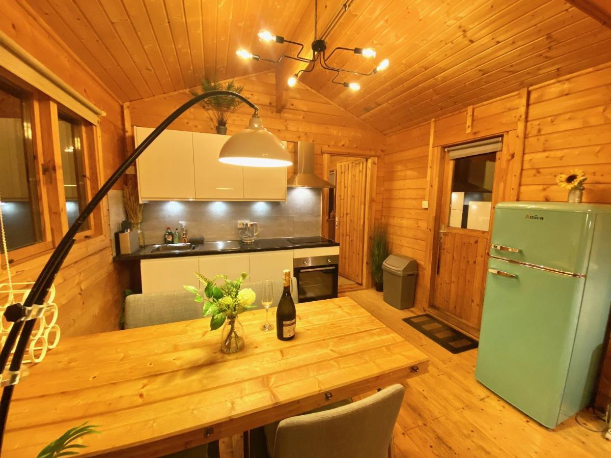 Yealm Cabin Self Catering Log Cabin In Devon With Hot Tub Plymouth Buitenkant foto