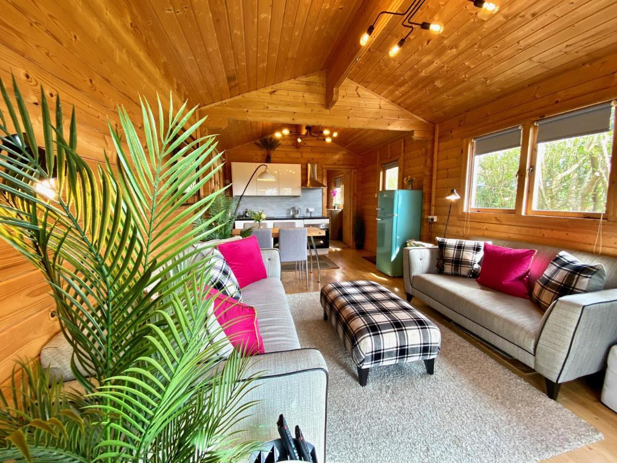 Yealm Cabin Self Catering Log Cabin In Devon With Hot Tub Plymouth Buitenkant foto