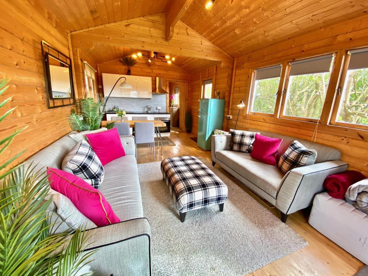 Yealm Cabin Self Catering Log Cabin In Devon With Hot Tub Plymouth Buitenkant foto