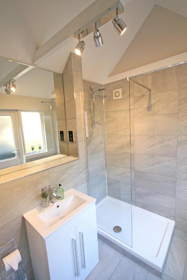 Yealm Cabin Self Catering Log Cabin In Devon With Hot Tub Plymouth Buitenkant foto