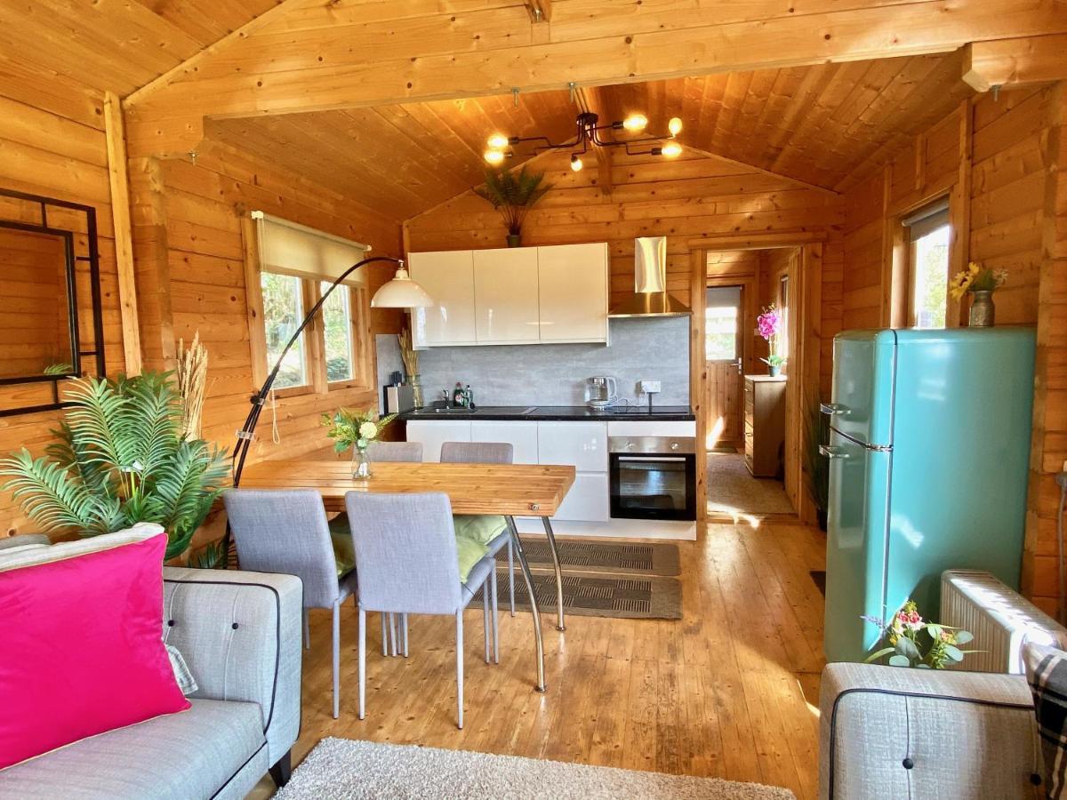 Yealm Cabin Self Catering Log Cabin In Devon With Hot Tub Plymouth Buitenkant foto