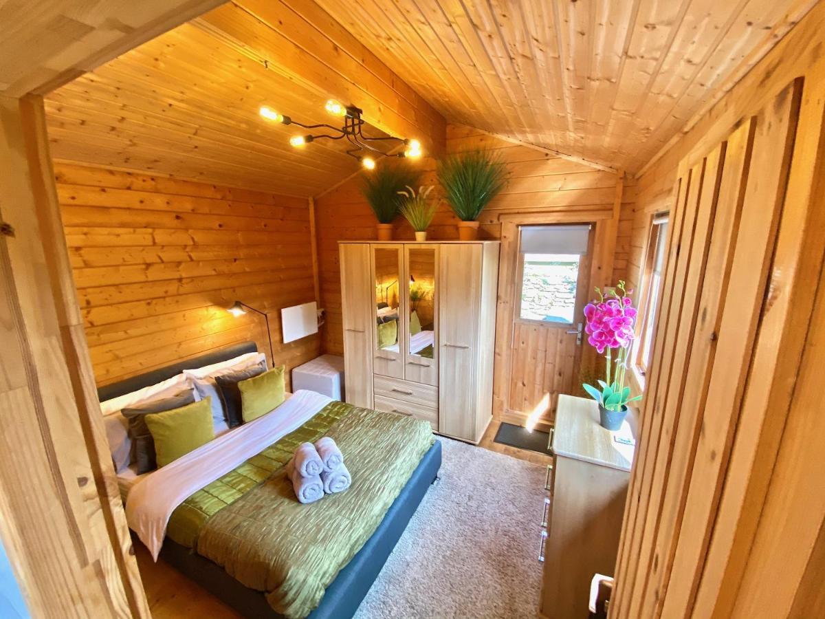 Yealm Cabin Self Catering Log Cabin In Devon With Hot Tub Plymouth Buitenkant foto