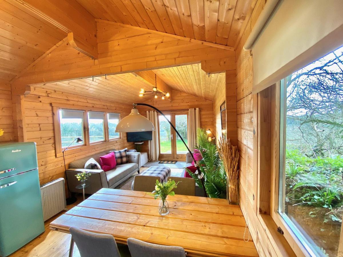 Yealm Cabin Self Catering Log Cabin In Devon With Hot Tub Plymouth Buitenkant foto