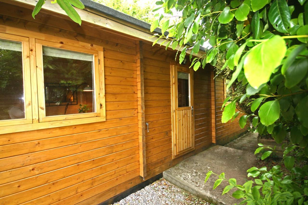 Yealm Cabin Self Catering Log Cabin In Devon With Hot Tub Plymouth Buitenkant foto